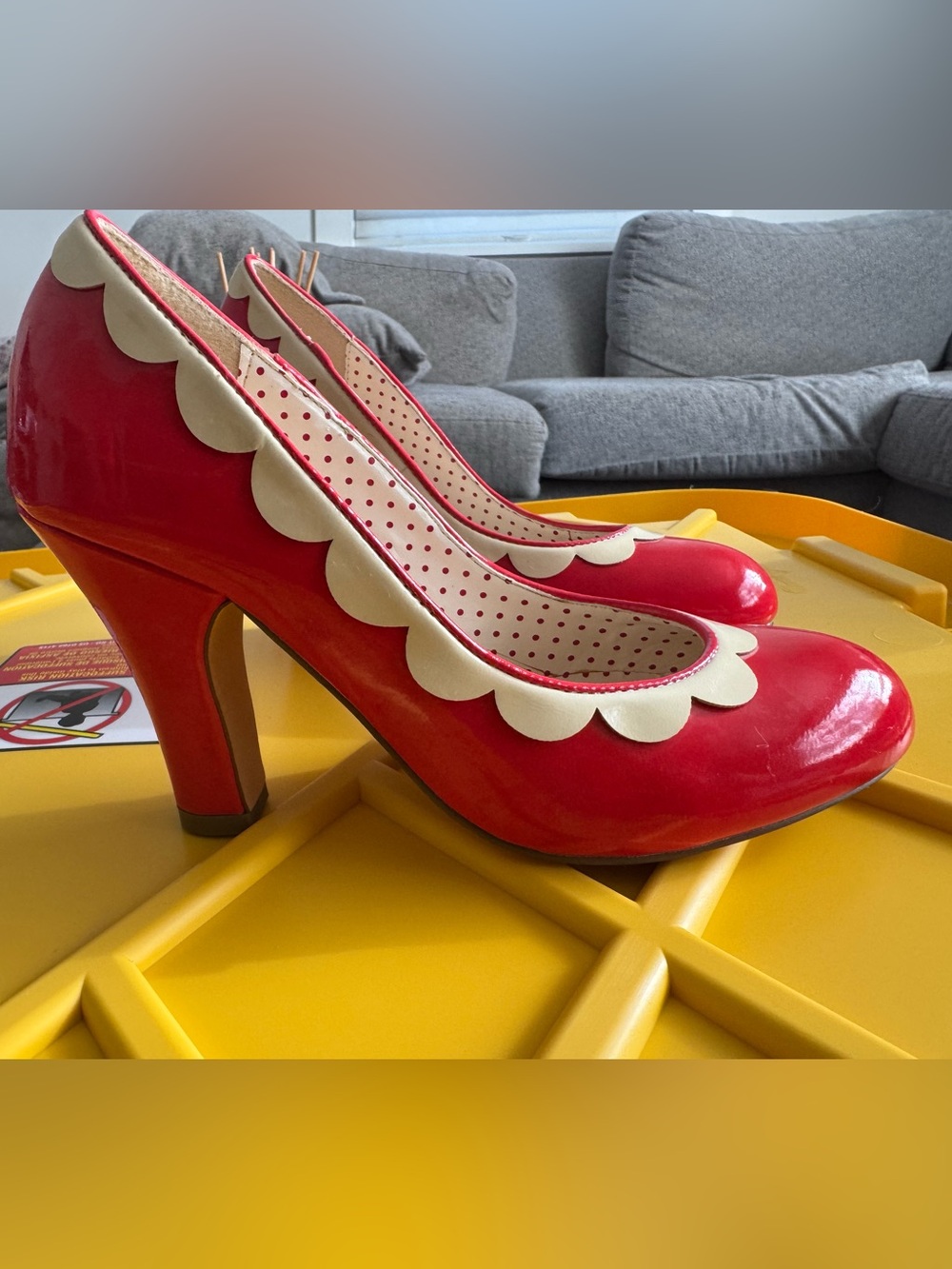 Women’s Vintage Inspired Red Scallop Trim High Heels